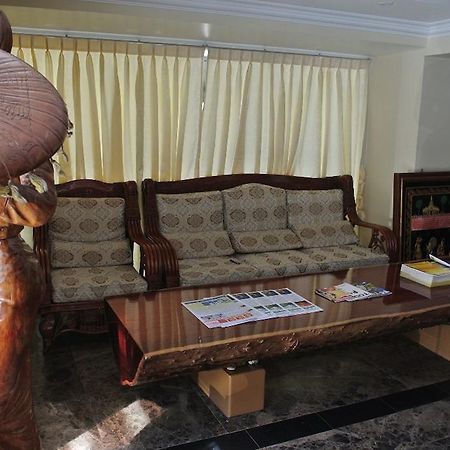 Hotel Wardan Янгон Екстериор снимка