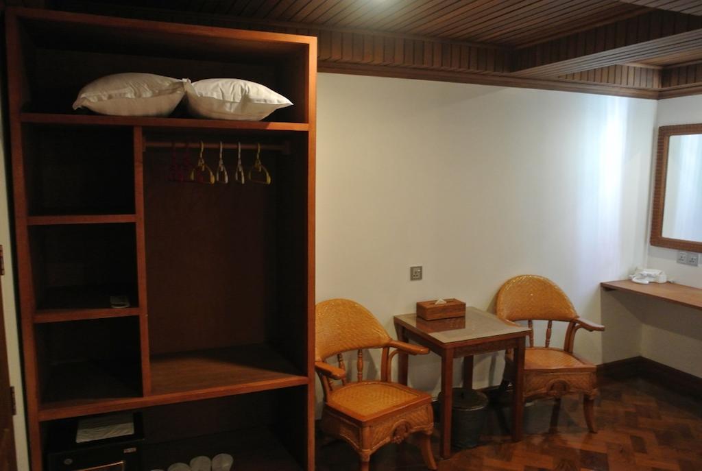 Hotel Wardan Янгон Екстериор снимка