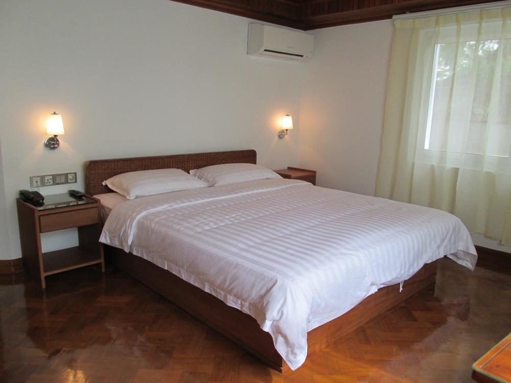 Hotel Wardan Янгон Екстериор снимка
