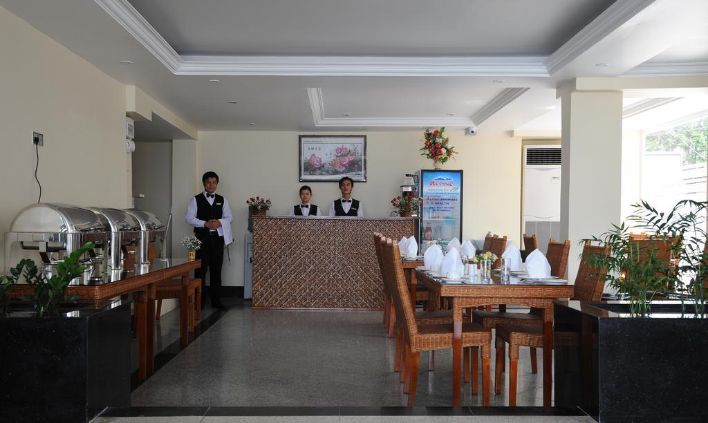 Hotel Wardan Янгон Екстериор снимка