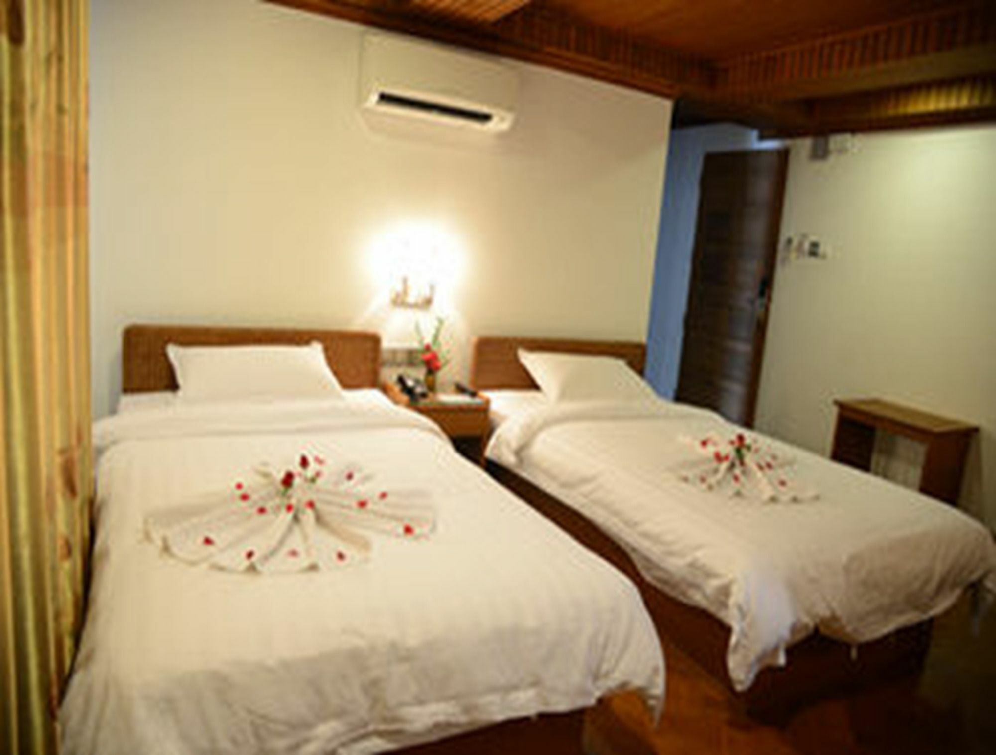 Hotel Wardan Янгон Екстериор снимка