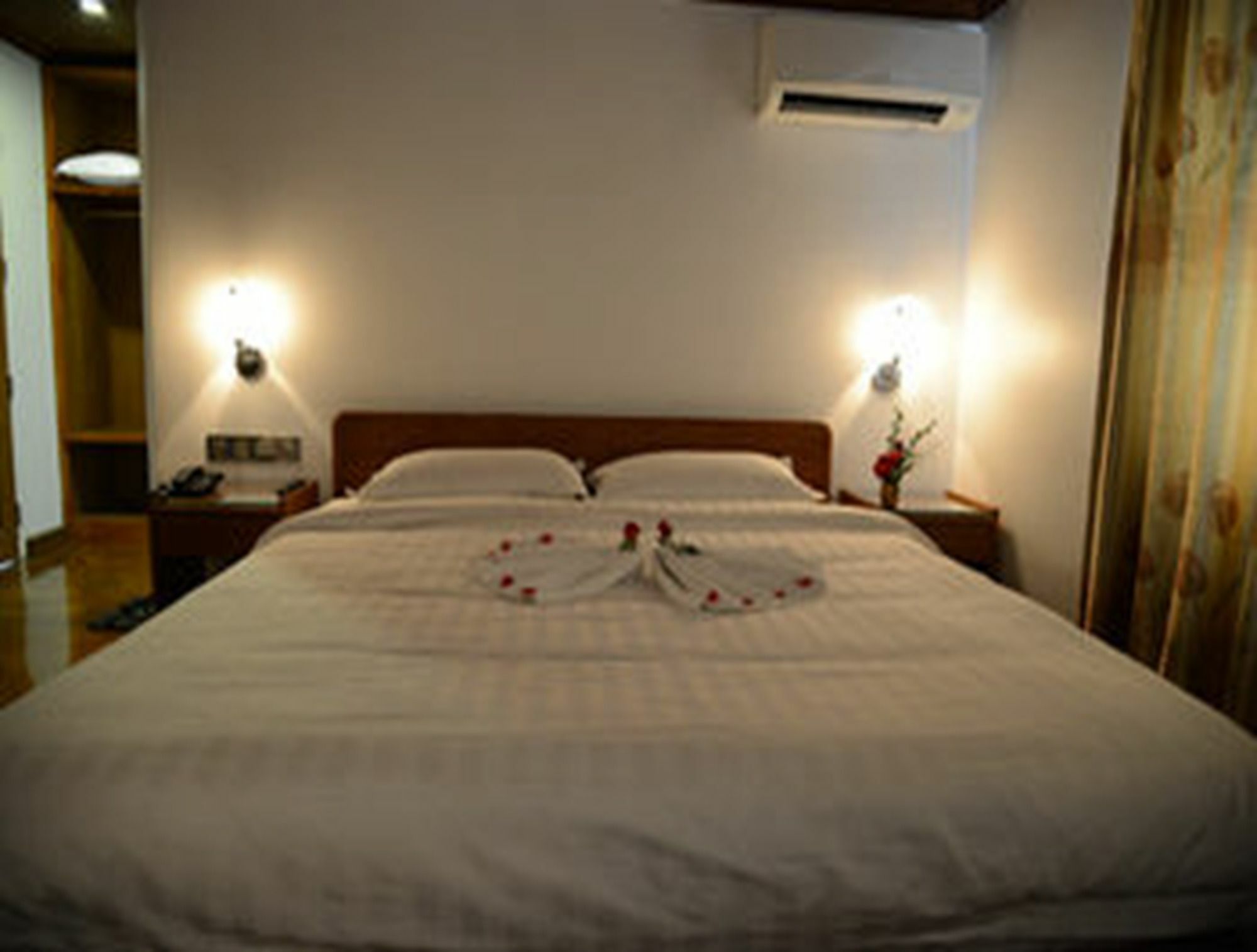 Hotel Wardan Янгон Екстериор снимка