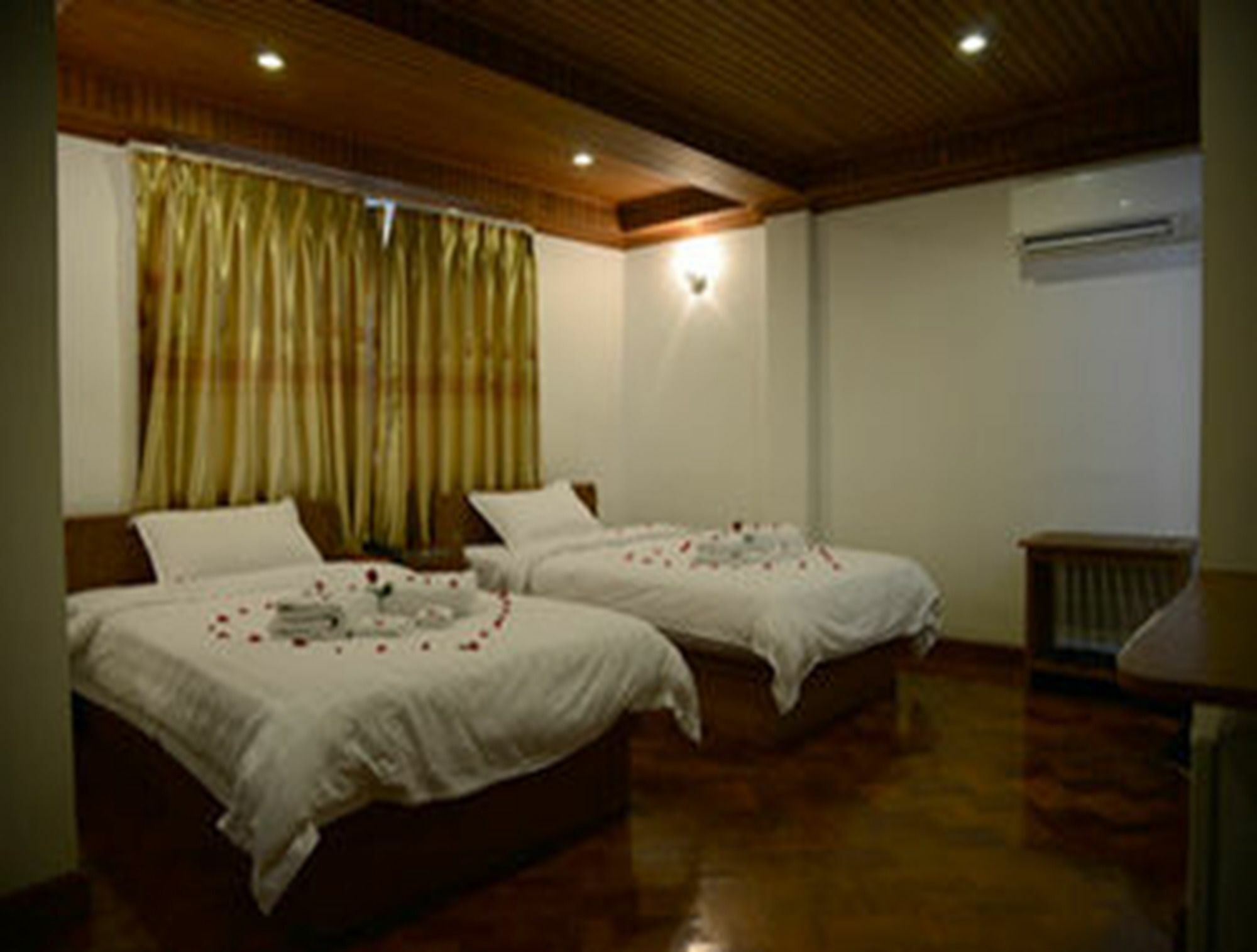 Hotel Wardan Янгон Екстериор снимка