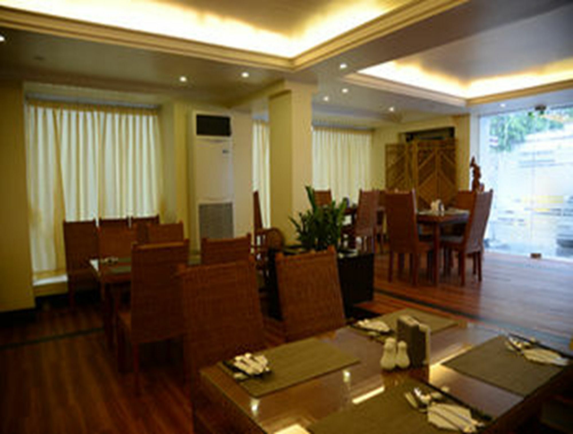 Hotel Wardan Янгон Екстериор снимка